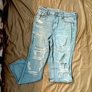 American Eagle AE women’s mom jeans